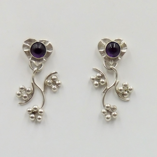 Click to view detail for DKC-2113 Earrings, Amethyst Hearts $96